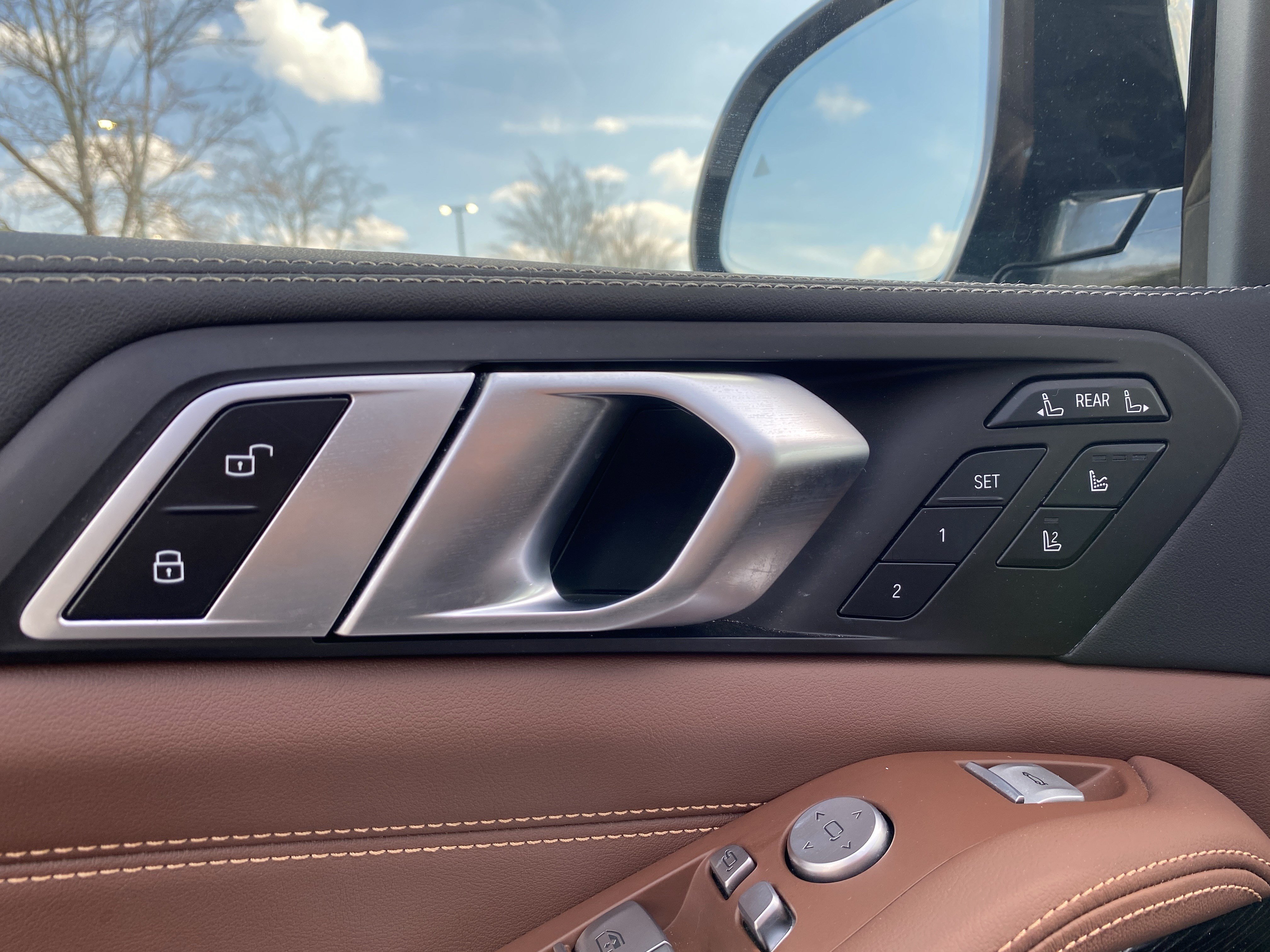 Used 2024 BMW X7 M60i w/ Executive Package image 27