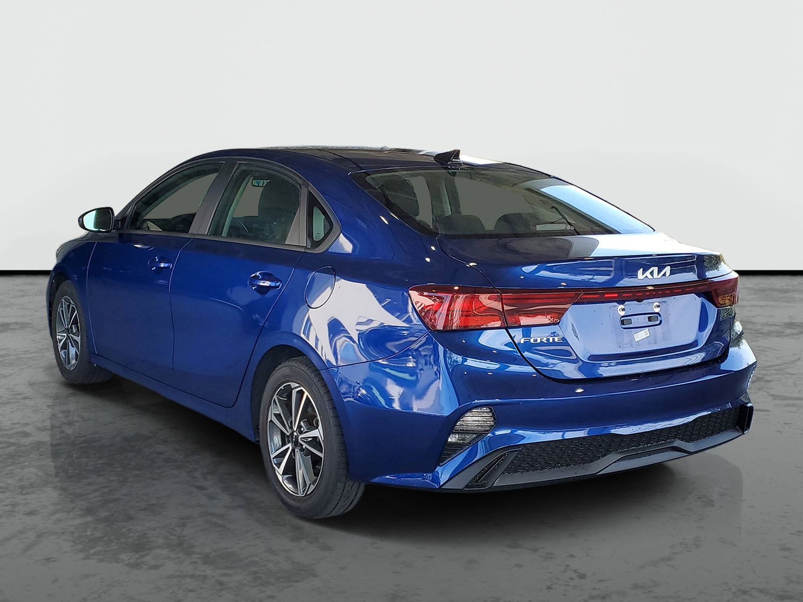 Used 2023 Kia Forte LXS FWD image 3
