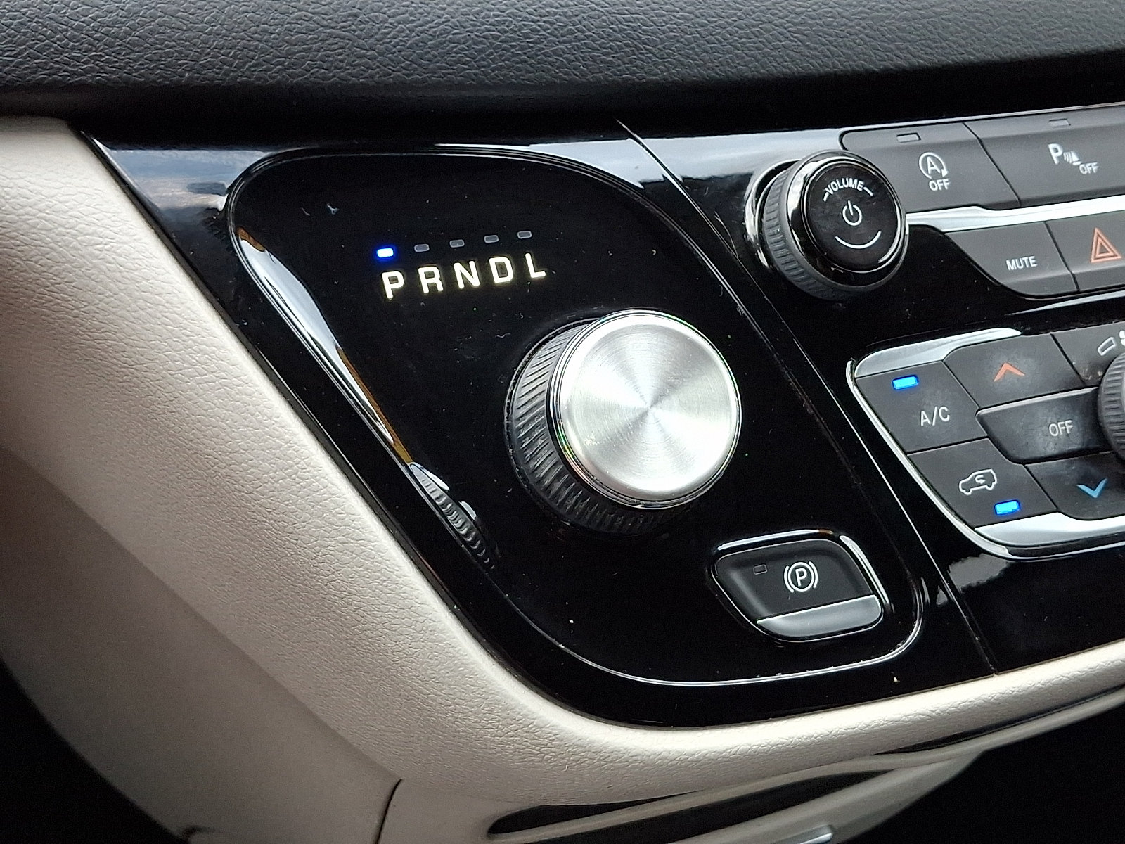 Certified 2020 Chrysler Pacifica Touring FWD image 16