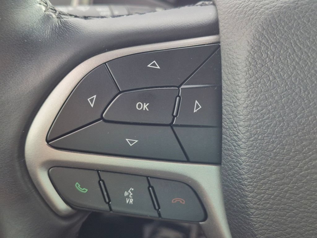 Used 2020 Jeep Grand Cherokee Laredo RWD image 16