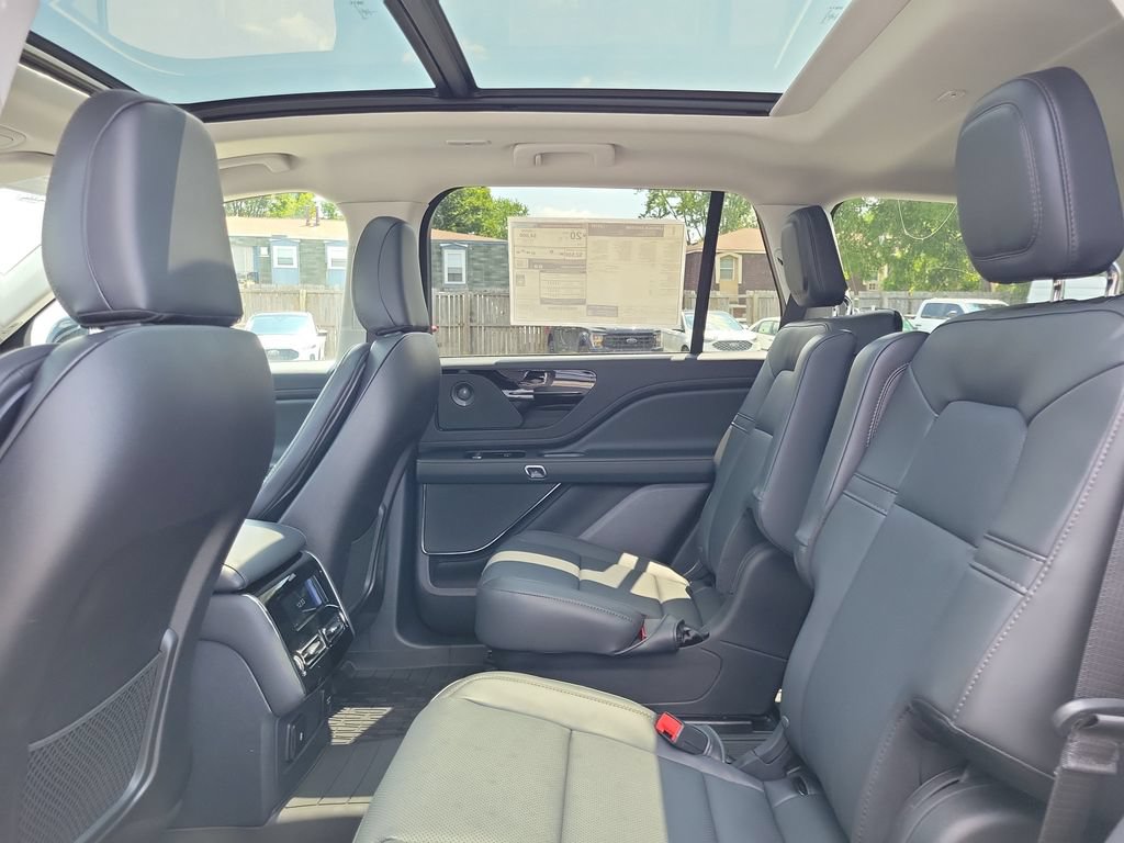 New 2026 Lincoln Aviator AWD image 14