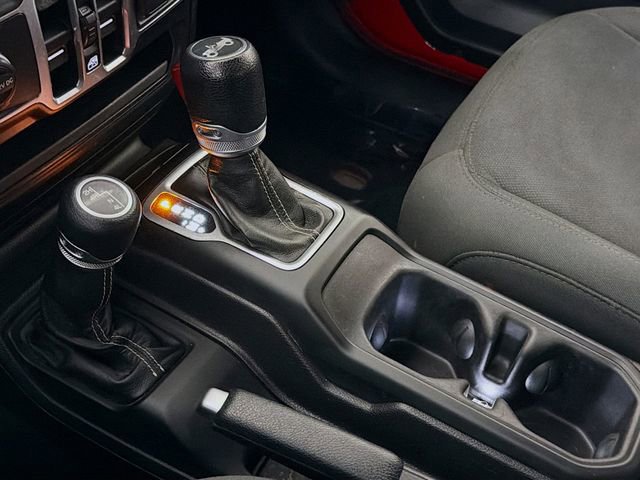 Used 2018 Jeep Wrangler Unlimited Sahara w/ Uconnect 4C Nav & Sound Group image 18