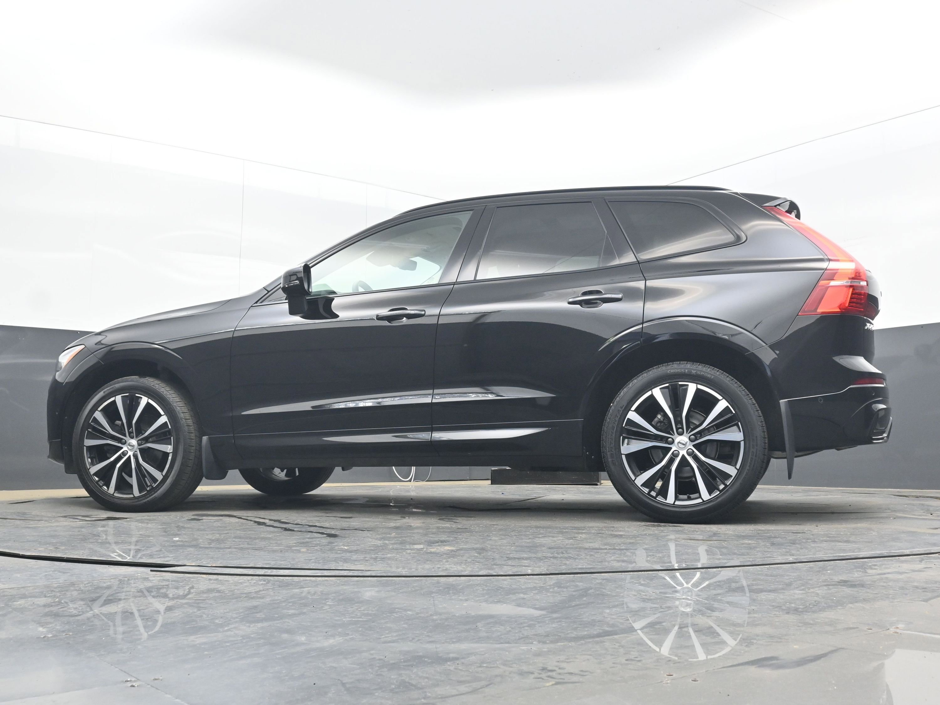 Used 2023 Volvo XC60 B5 Plus w/ Climate Package image 25
