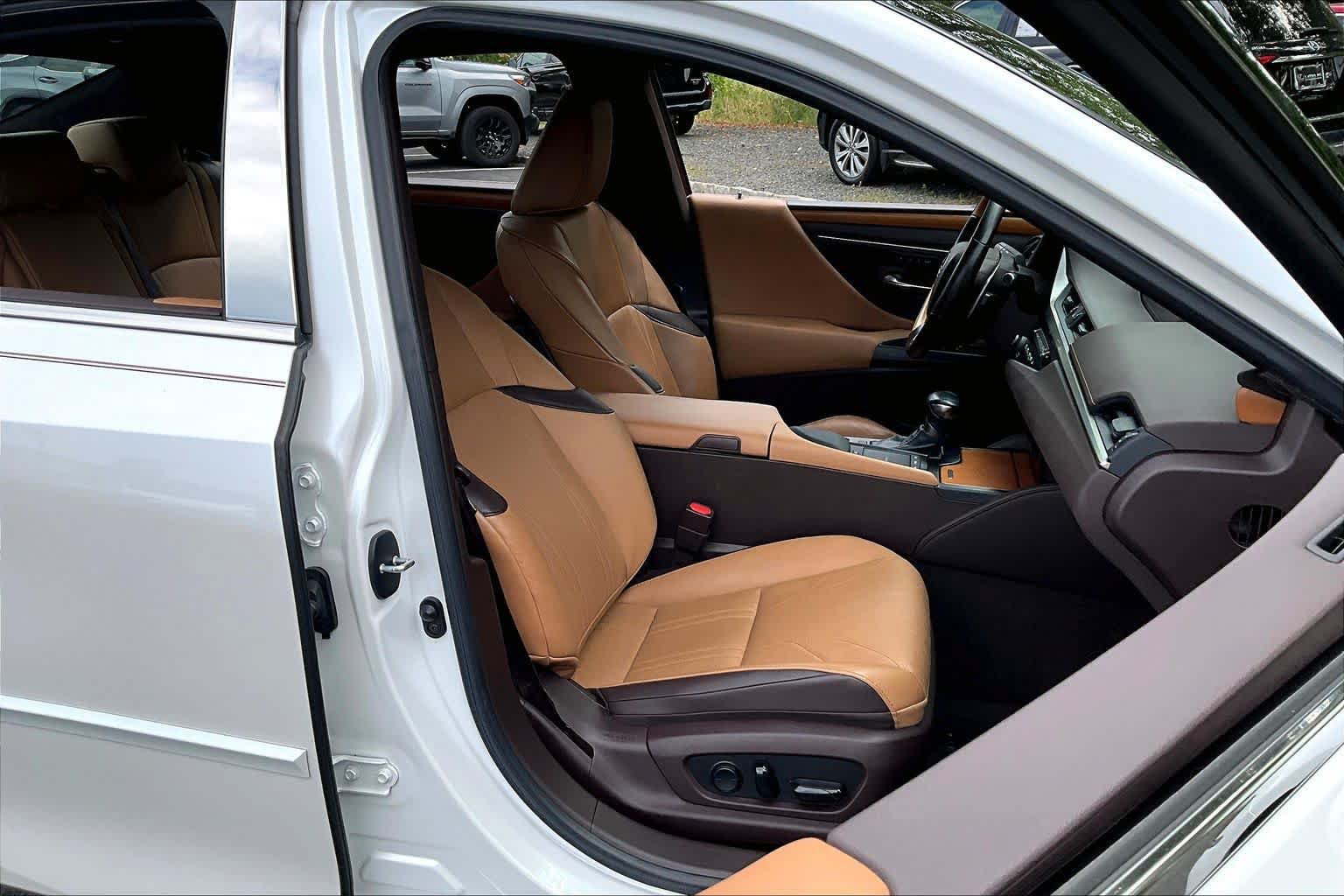Used 2020 Lexus ES 350 w/ Luxury Package FWD image 29