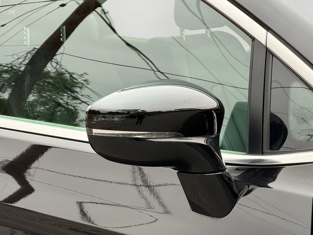 Used 2024 Chrysler Pacifica Touring-L FWD image 11