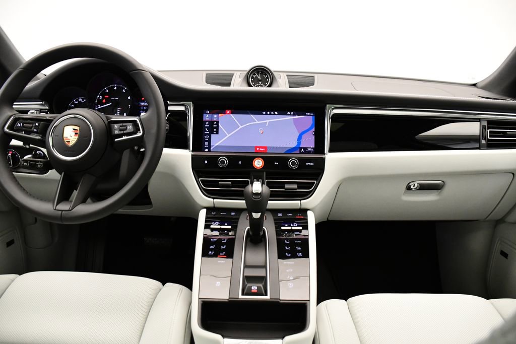 Certified 2025 Porsche Macan image 22
