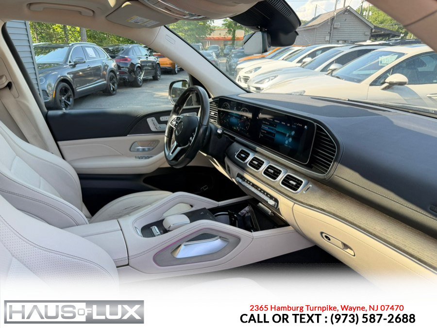 Used 2021 Mercedes-Benz GLE 450 4MATIC w/ AMG Line Exterior image 3