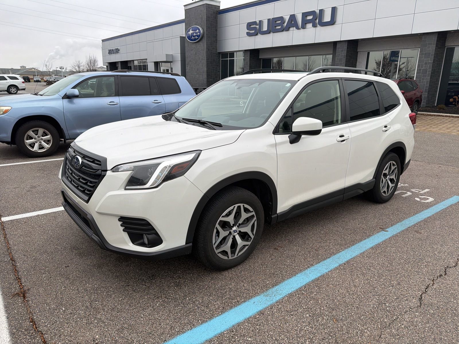 Used 2023 Subaru Forester Premium image 1
