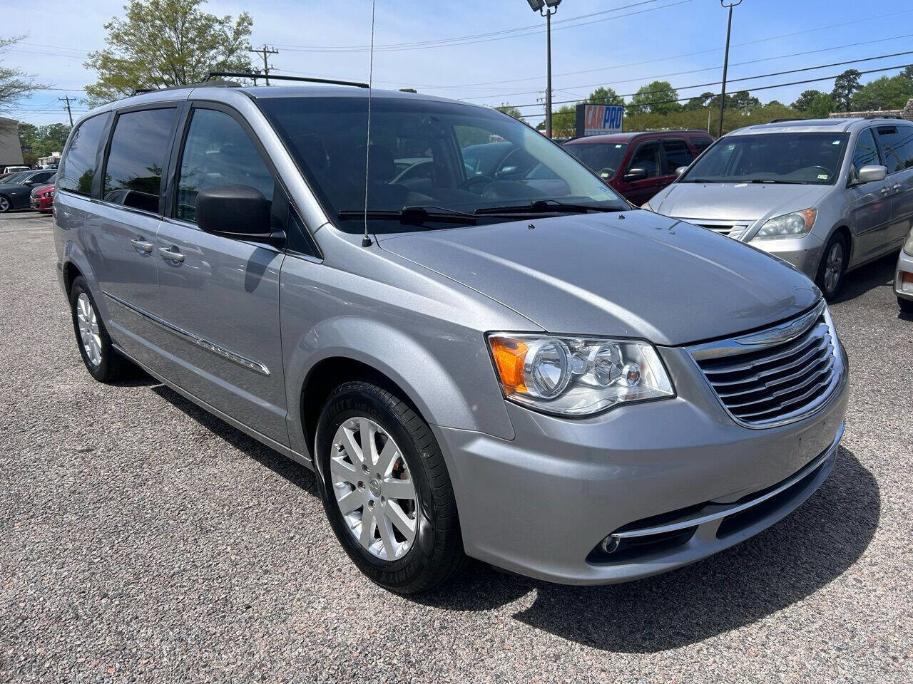 Used 2015 Chrysler Town & Country Touring image 6