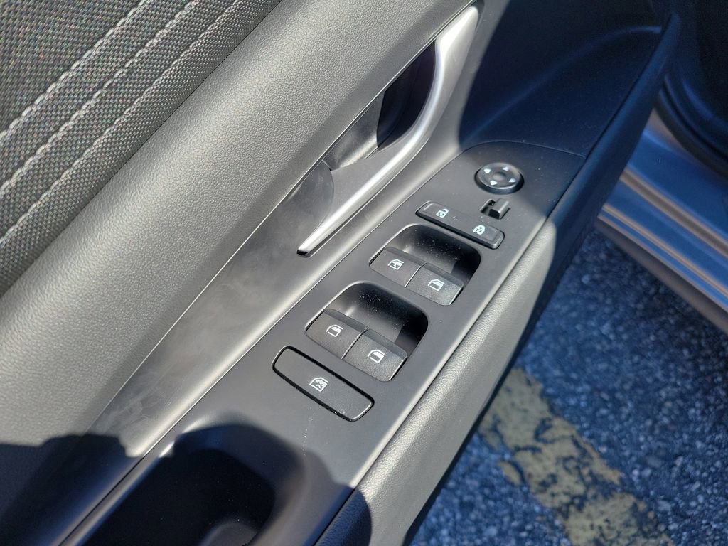 Used 2025 Hyundai Elantra SE image 13