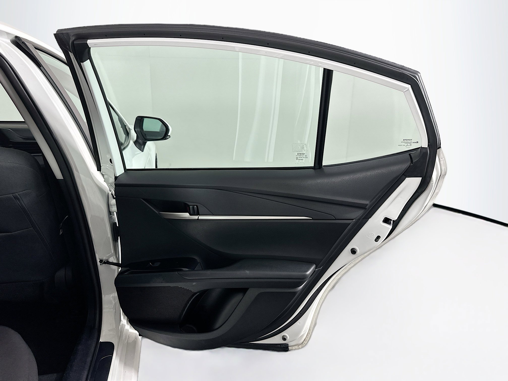 Used 2025 Toyota Camry LE image 30