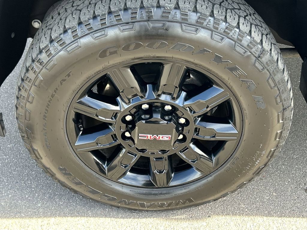 Used 2025 GMC Sierra 2500 AT4 w/ Technology Package image 32