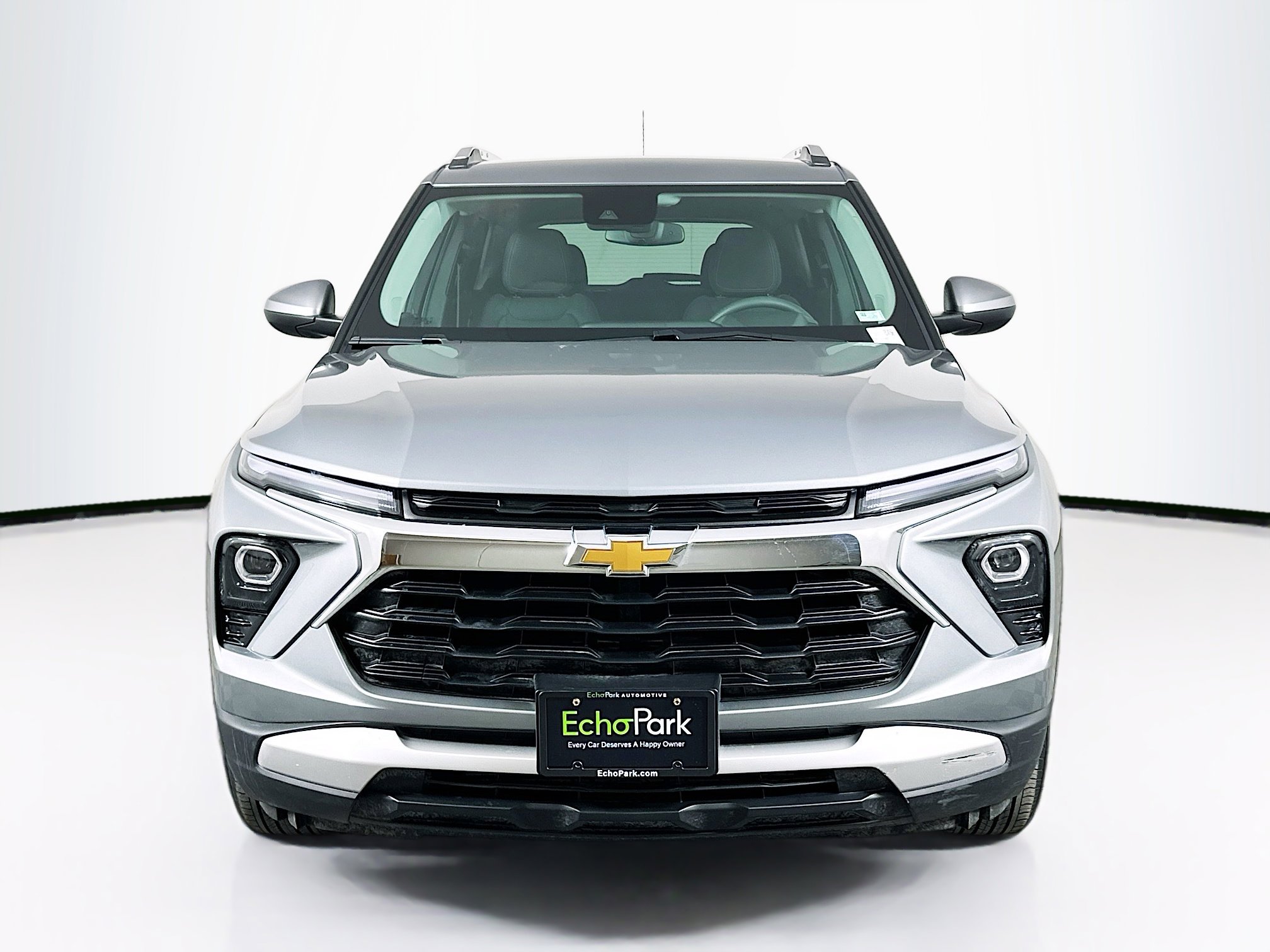 Used 2025 Chevrolet TrailBlazer LT AWD/4WD image 2