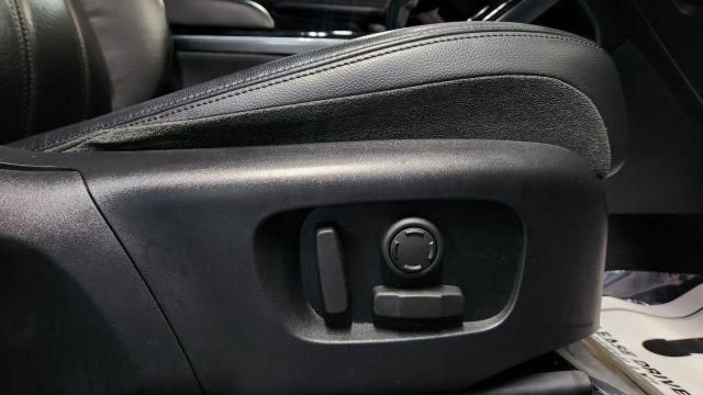 Used 2020 Land Rover Range Rover Evoque SE image 14