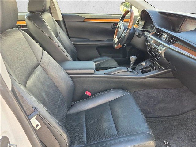 Used 2013 Lexus ES 300h w/ Luxury Pkg FWD image 17