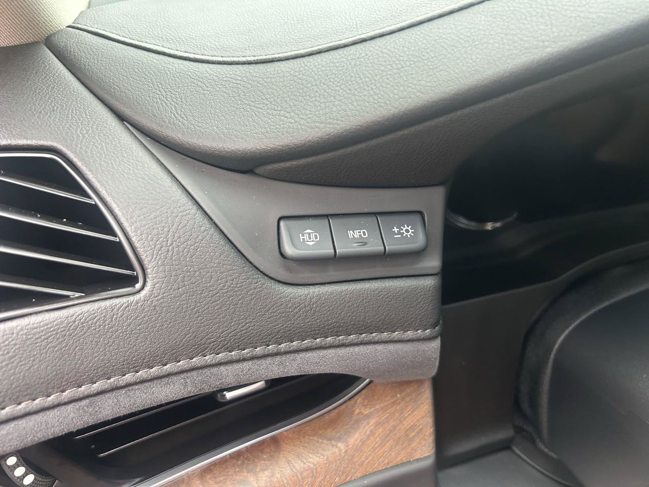Used 2016 Cadillac Escalade Luxury AWD/4WD image 19