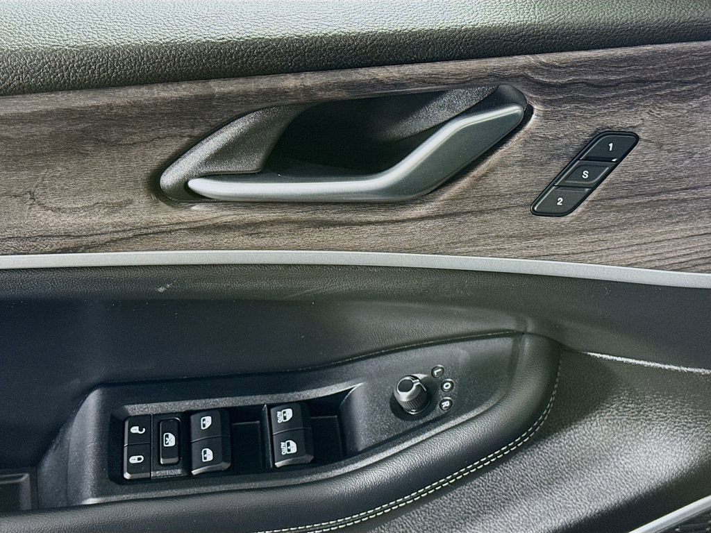 Used 2022 Jeep Grand Cherokee Limited 4xe image 24