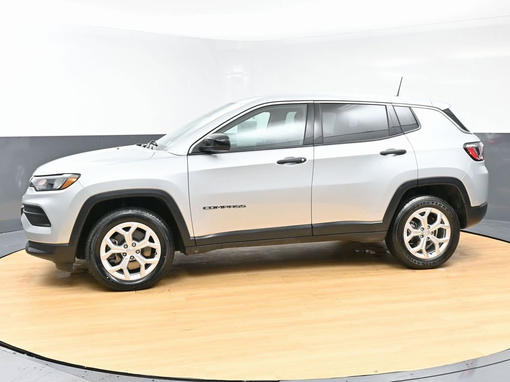 Used 2024 Jeep Compass Sport image 6