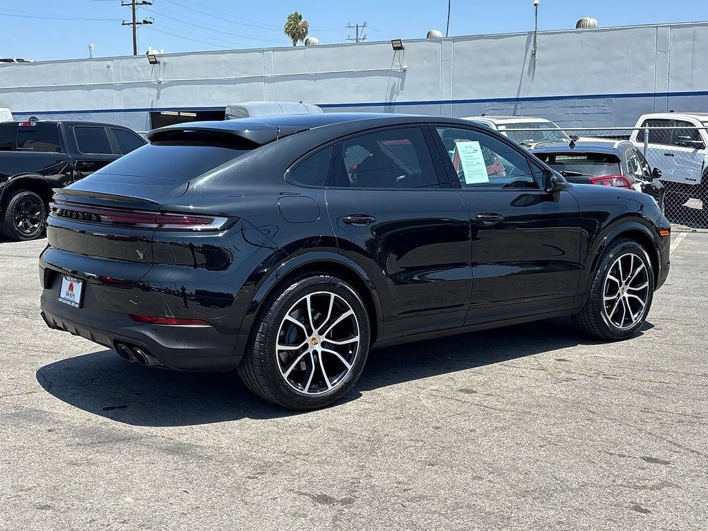 Used 2024 Porsche Cayenne Coupe AWD/4WD image 3