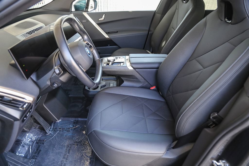 Used 2025 BMW iX xDrive50 image 14