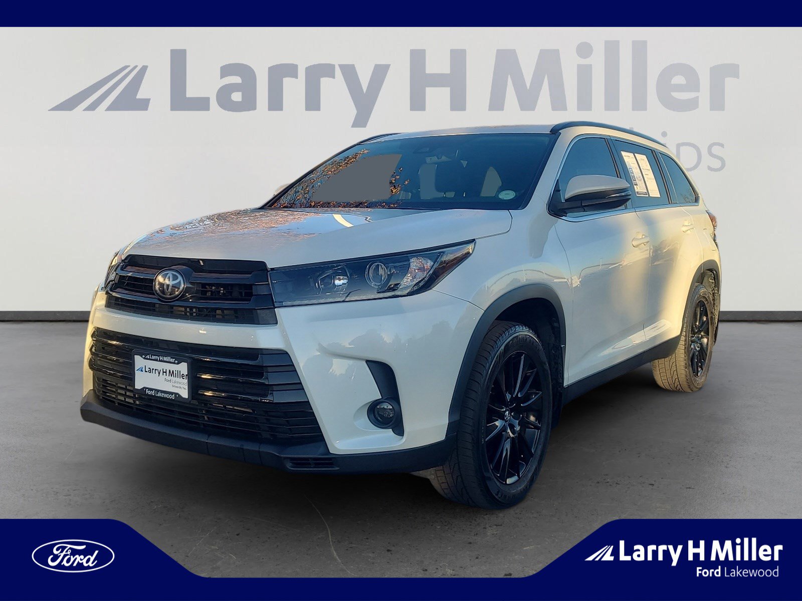 Used 2019 Toyota Highlander SE image 1