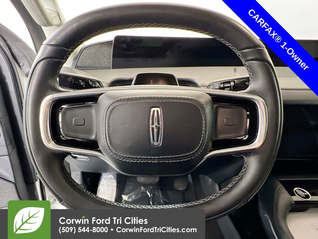 Used 2025 Lincoln Navigator L Reserve AWD/4WD image 8