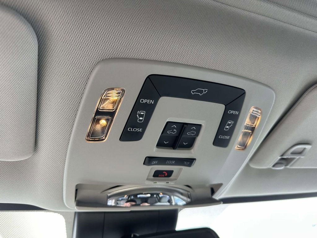 Used 2023 Toyota Sienna XLE image 29