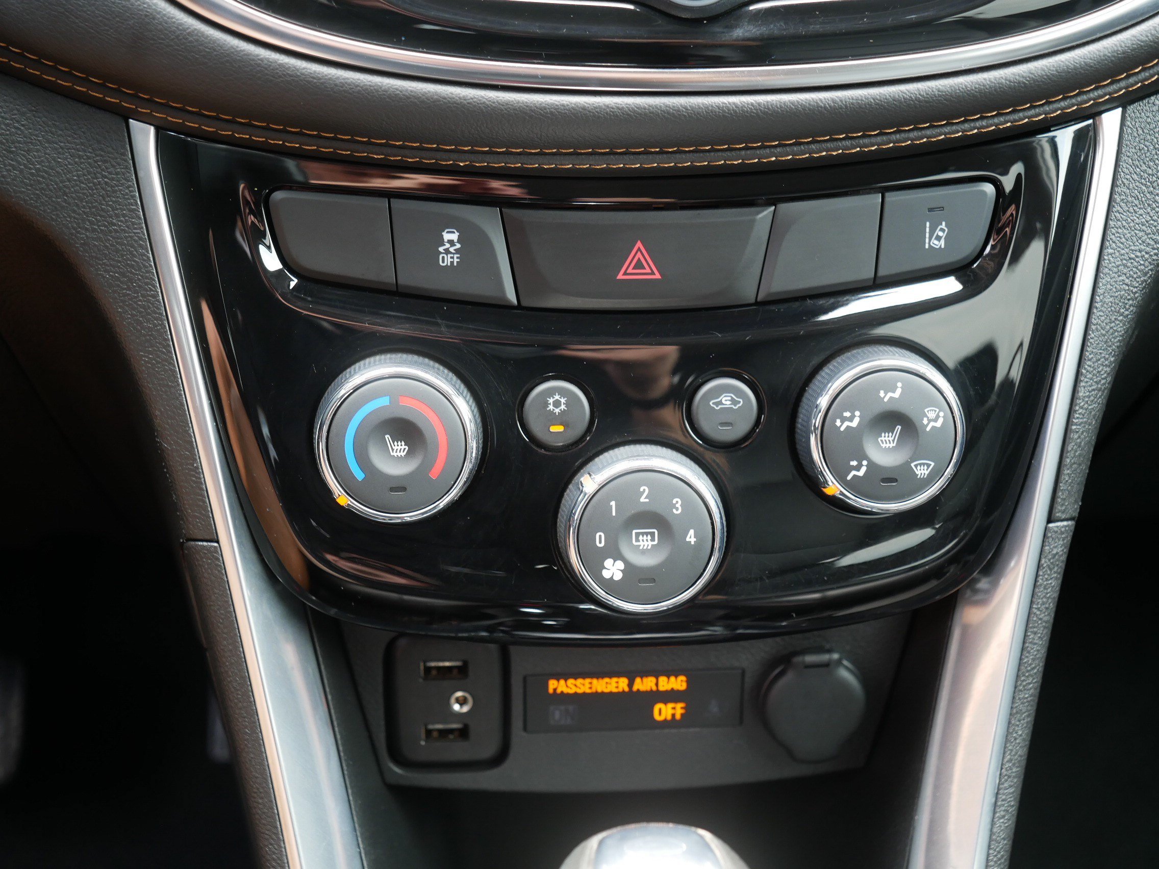 Used 2020 Chevrolet Trax Premier AWD/4WD image 23