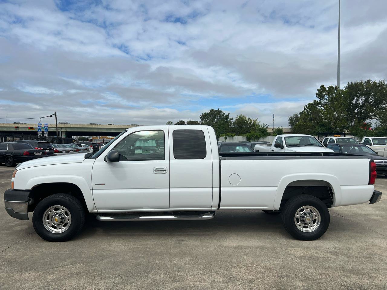 Used 2005 Chevrolet Silverado 2500 LS w/ Heavy-Duty Power Package RWD image 3