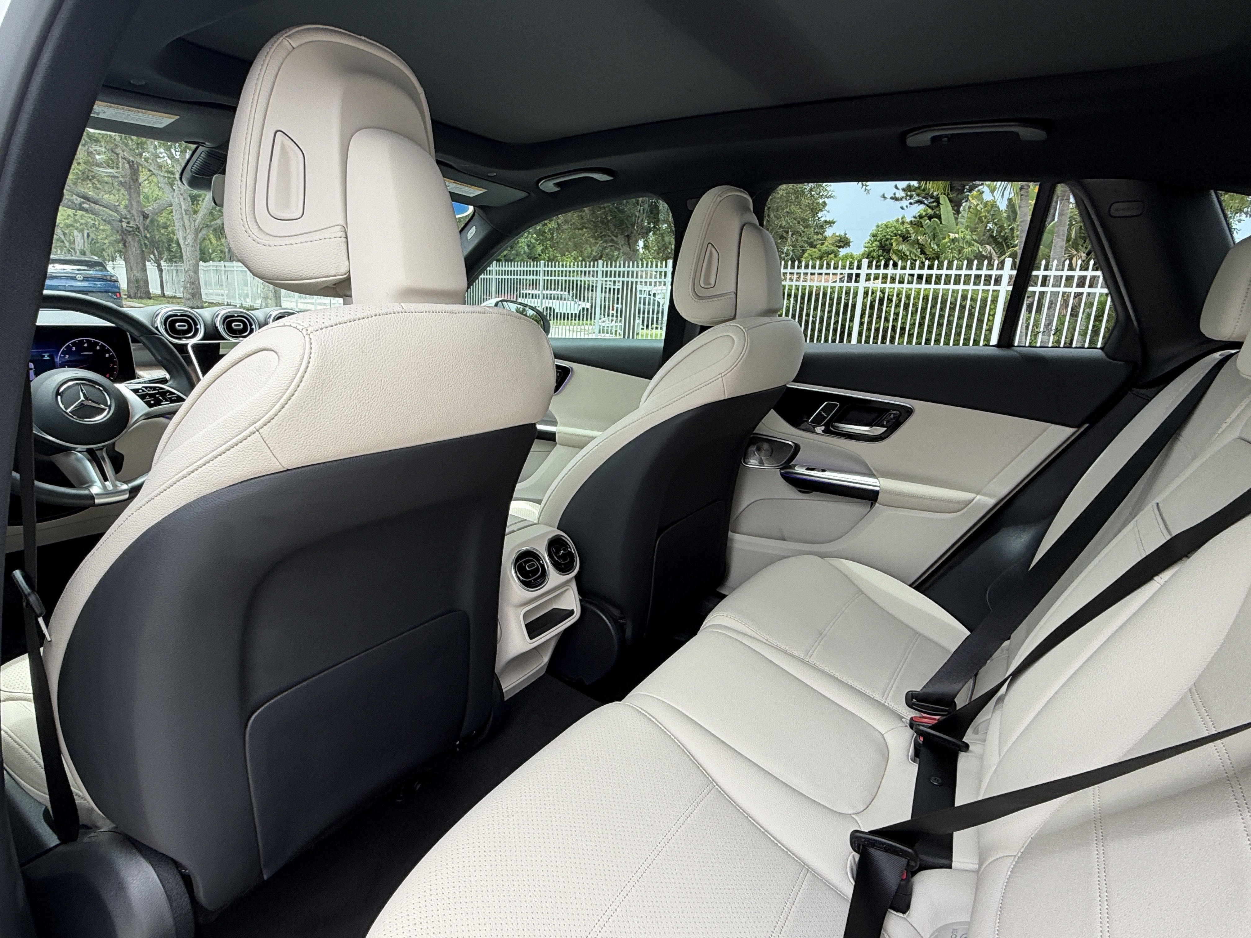 Used 2025 Mercedes-Benz GLC 300 image 18