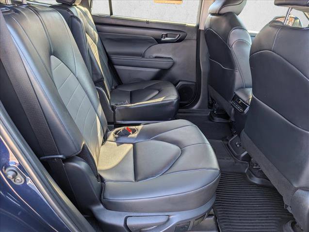 Used 2025 Toyota Highlander XLE image 22