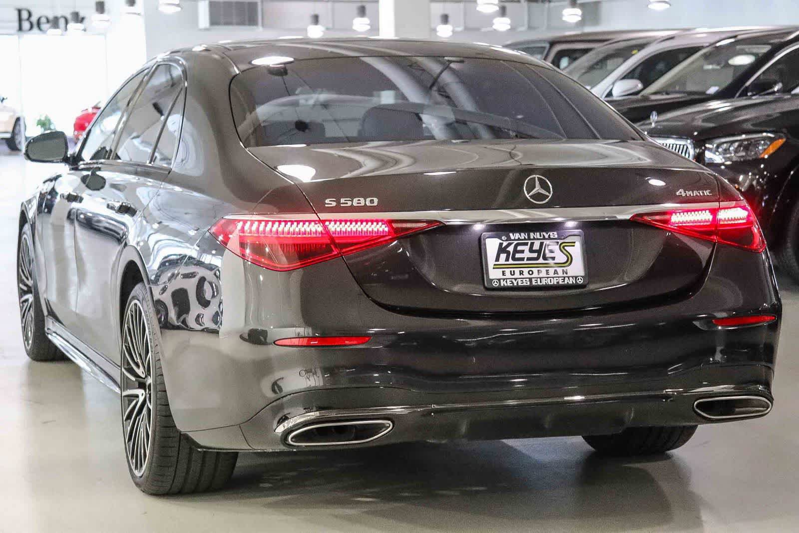 Used 2023 Mercedes-Benz S 580 4MATIC Sedan image 2