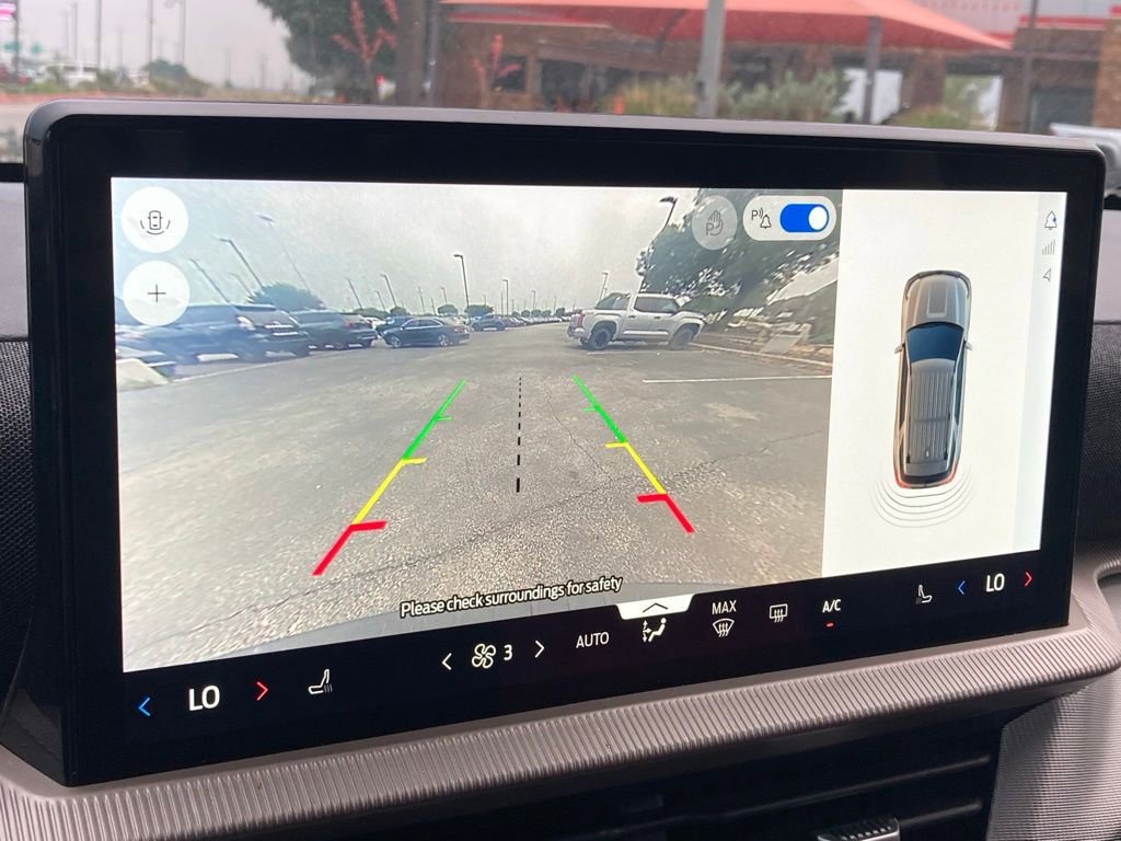 Used 2025 Ford Explorer Active RWD image 23