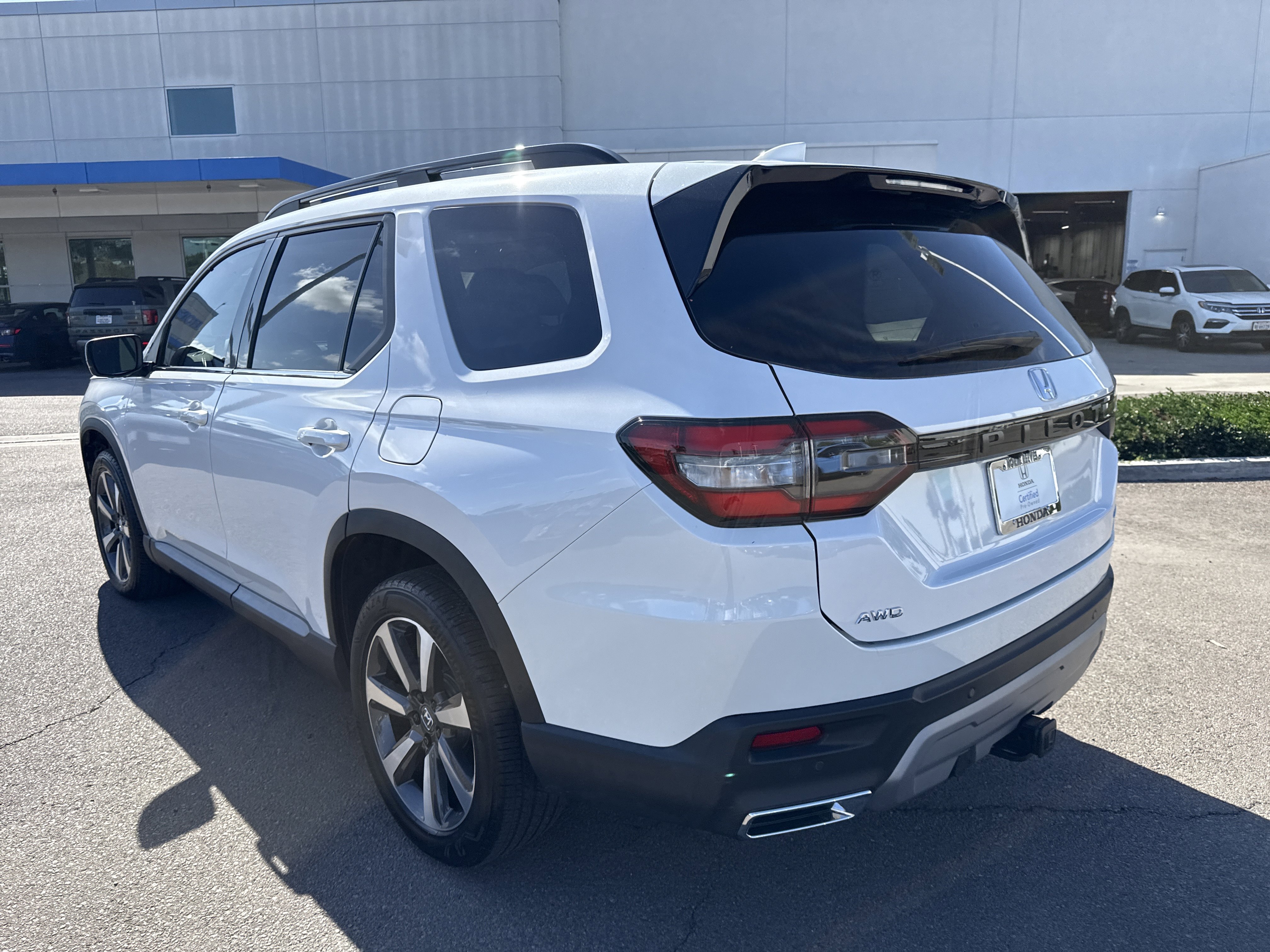 Used 2024 Honda Pilot Elite image 3