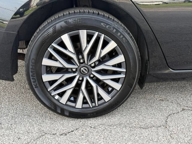 Used 2025 Nissan Altima 2.5 SV FWD image 10