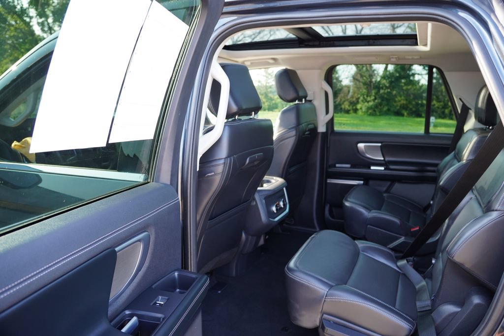 Certified 2025 Ford Expedition Platinum AWD/4WD image 17