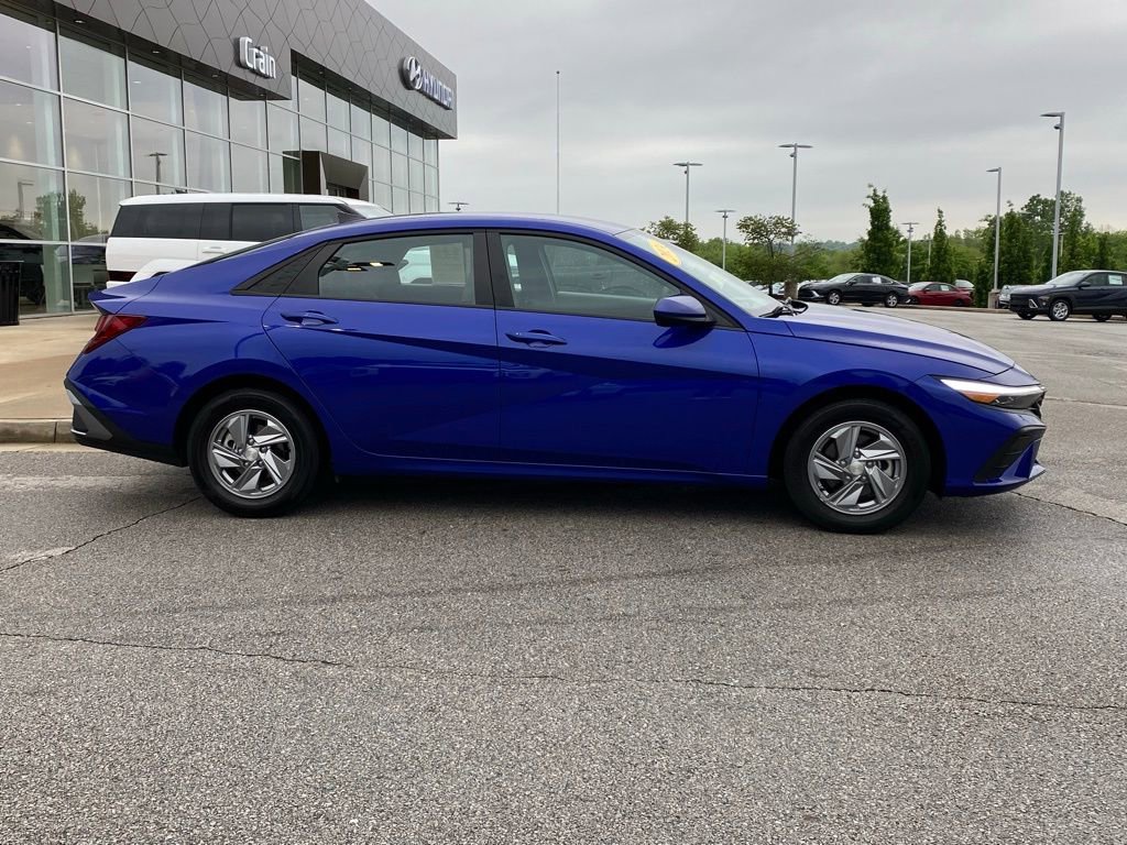 Used 2024 Hyundai Elantra SE FWD image 9
