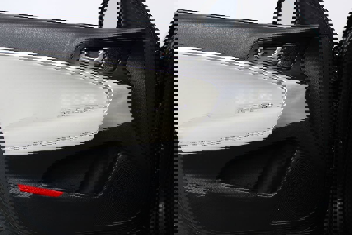 Used 2025 Genesis G70 2.5T image 6