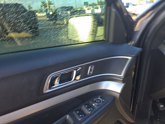 Used 2017 Ford Explorer XLT w/ Equipment Group 202A image 9