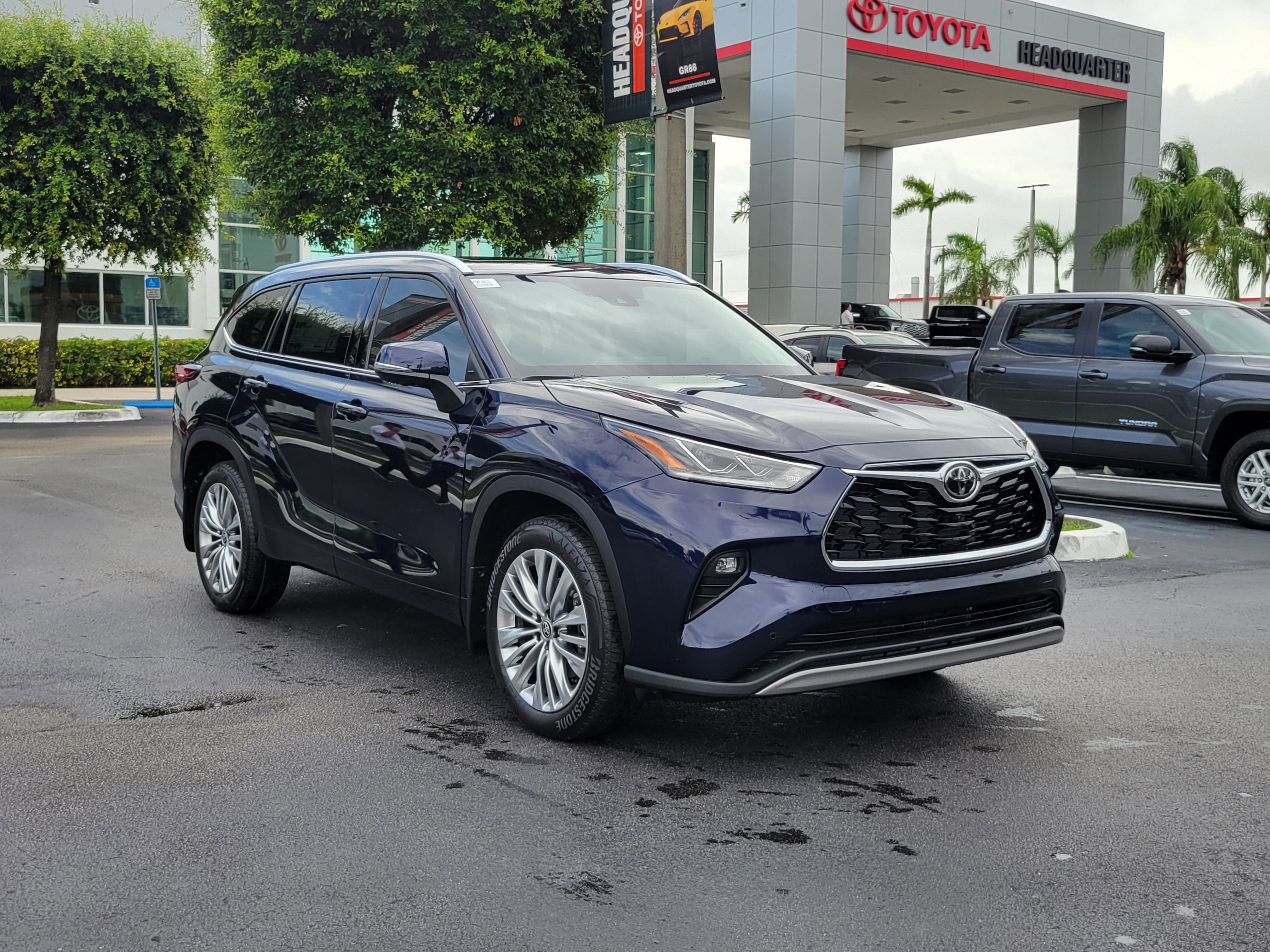 New 2026 Toyota Highlander Platinum AWD/4WD image 2