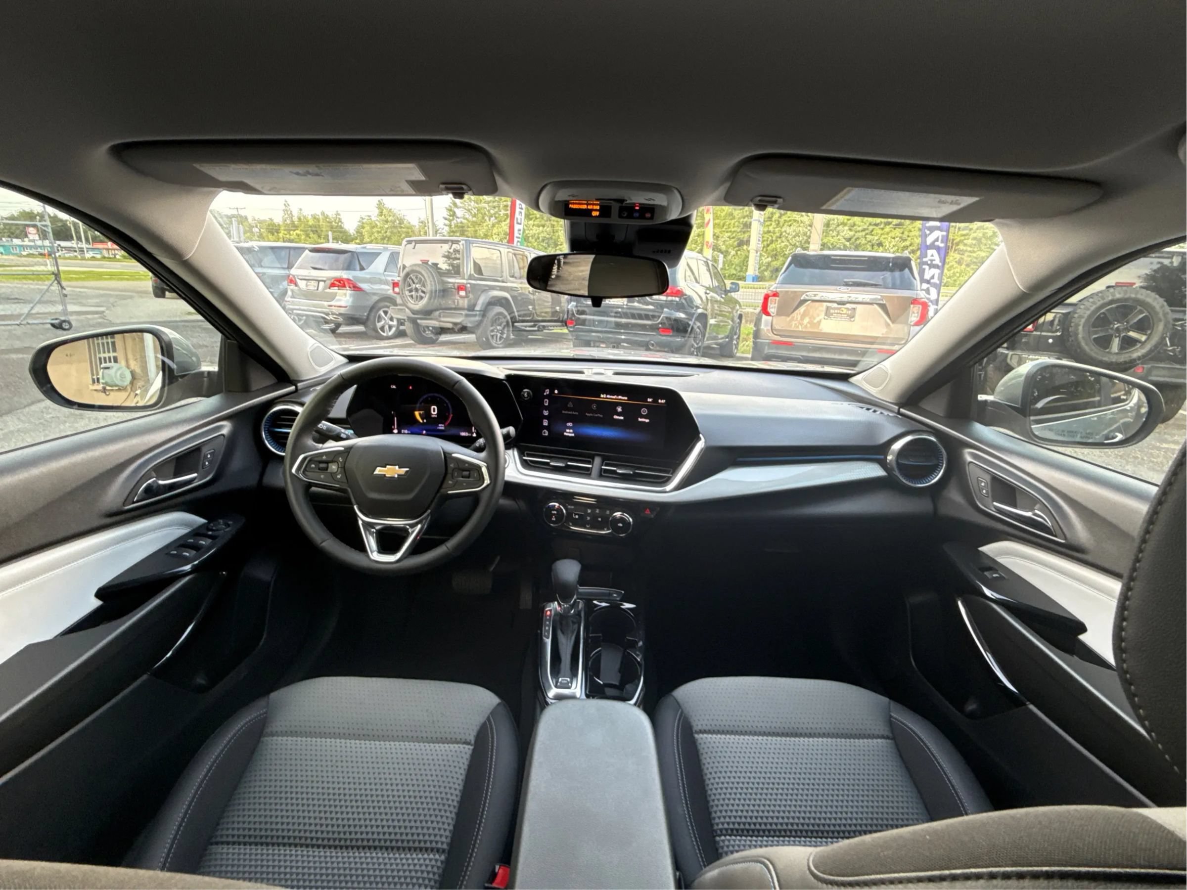 Used 2026 Chevrolet Trax LT w/ Driver Confidence Package FWD image 28