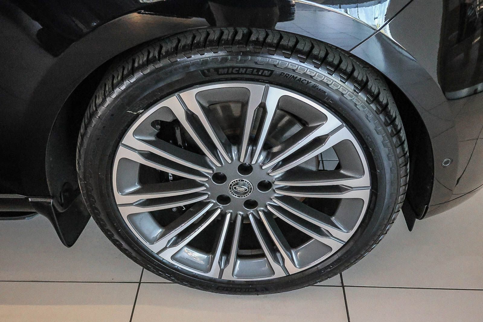 Used 2024 Land Rover Range Rover SV image 12