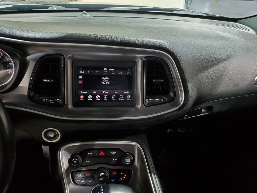 Used 2019 Dodge Challenger SXT RWD image 21