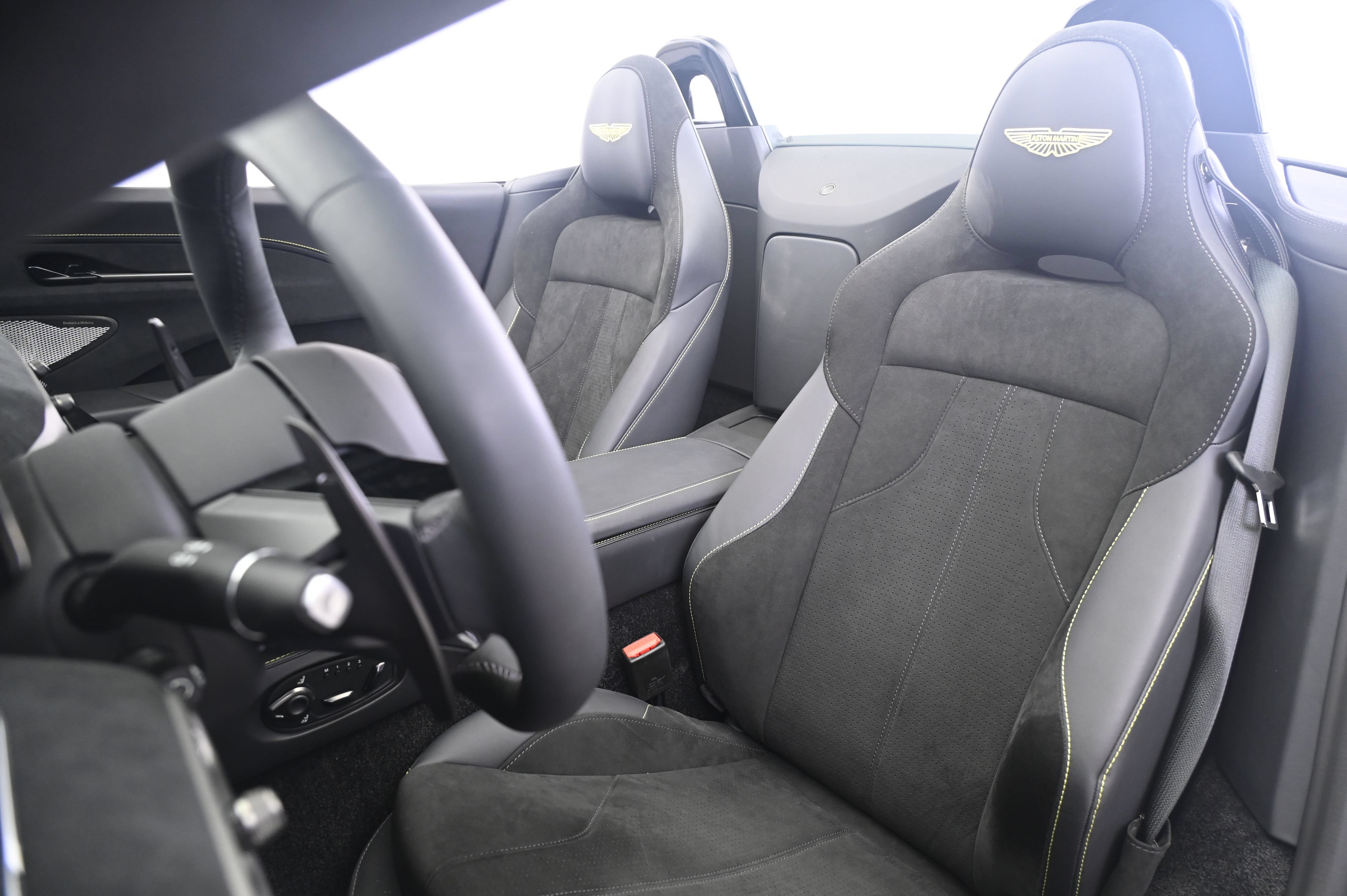 Used 2026 Aston Martin V8 Vantage Coupe RWD image 5