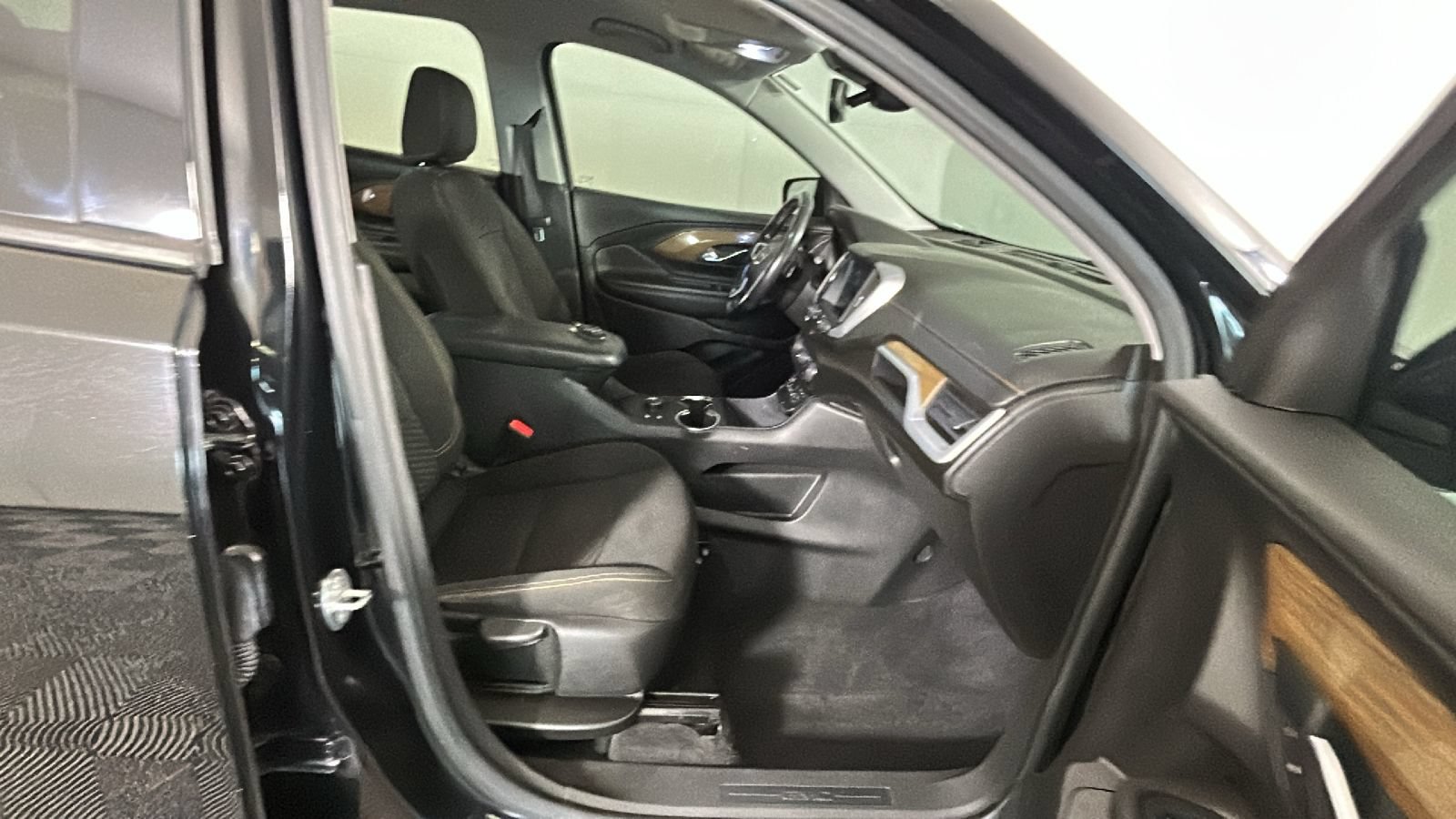 Used 2020 GMC Terrain SLE w/ Driver Convenience Package AWD/4WD image 35