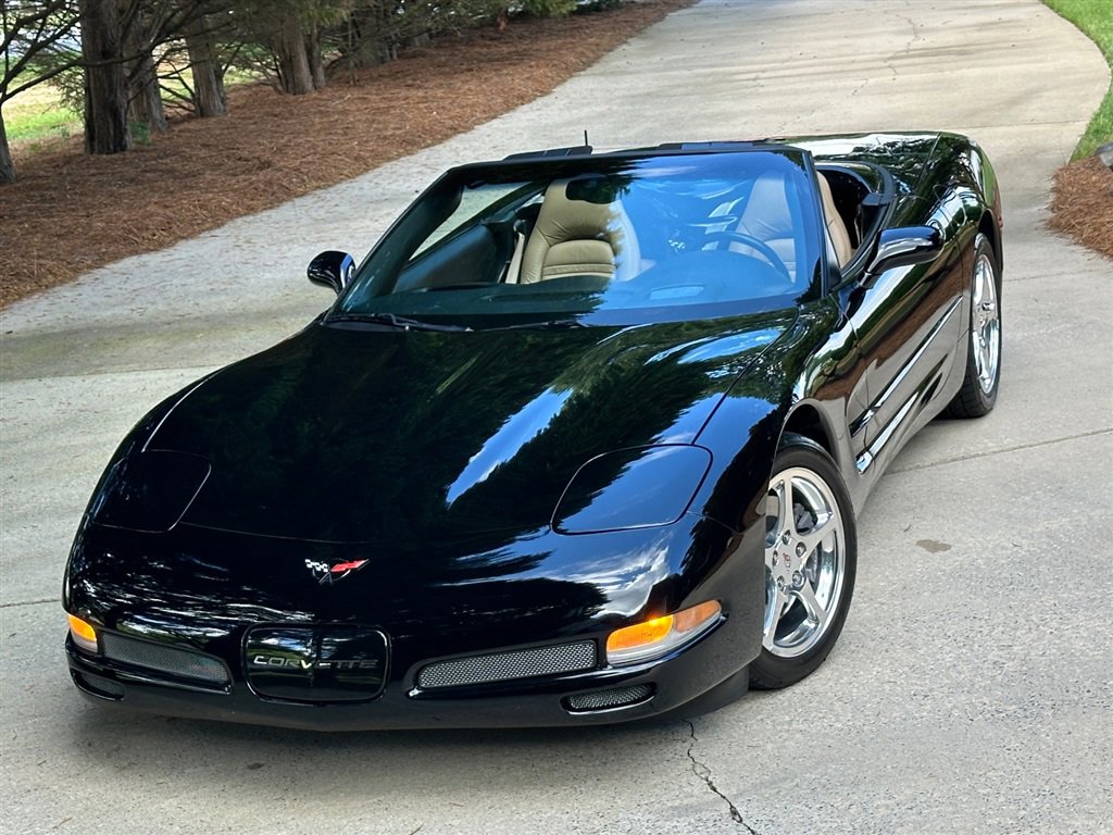 Used 2004 Chevrolet Corvette Convertible w/ Preferred Equipment Group image 12
