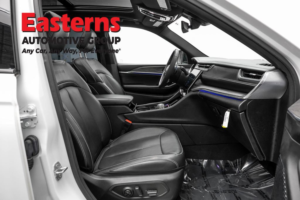 Used 2022 Jeep Grand Cherokee Overland AWD/4WD image 28