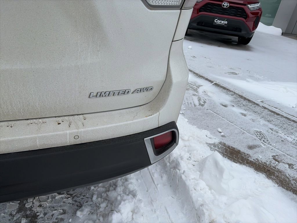 Used 2017 Toyota Highlander Limited Platinum image 7