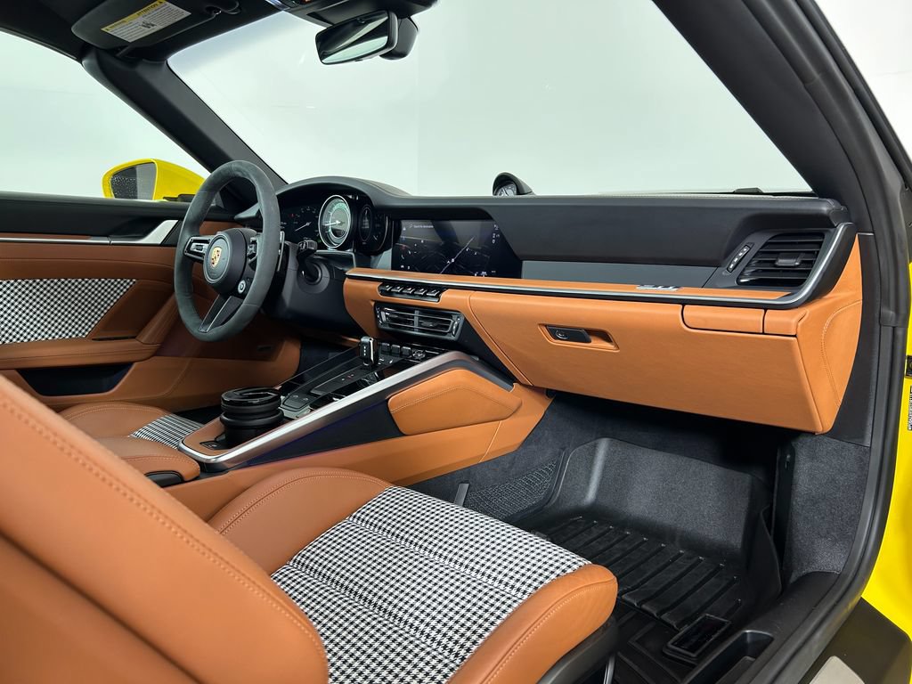Certified 2024 Porsche 911 Targa 4 AWD/4WD image 21