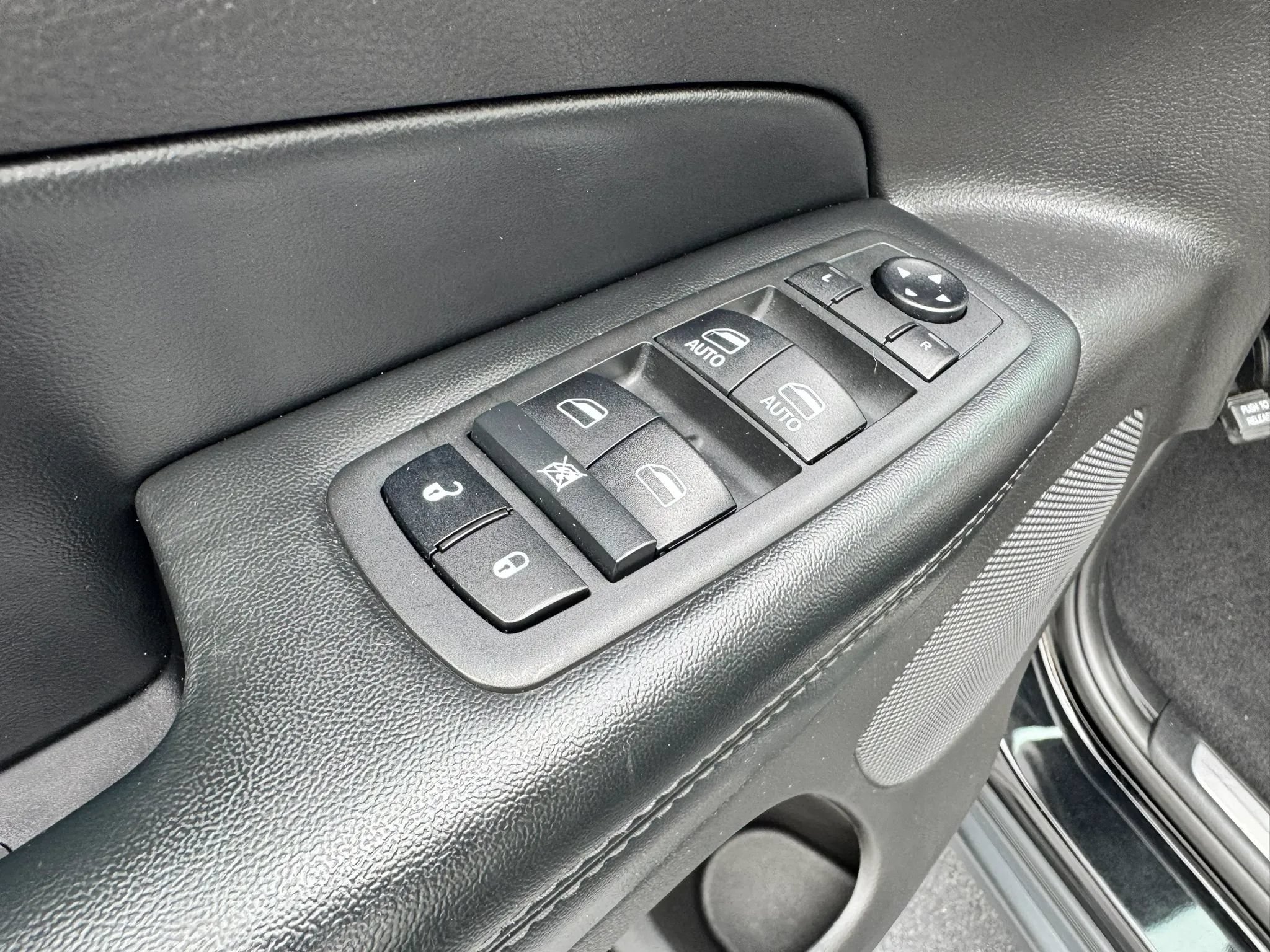 Used 2019 Jeep Grand Cherokee Limited w/ Luxury Group II AWD/4WD image 21